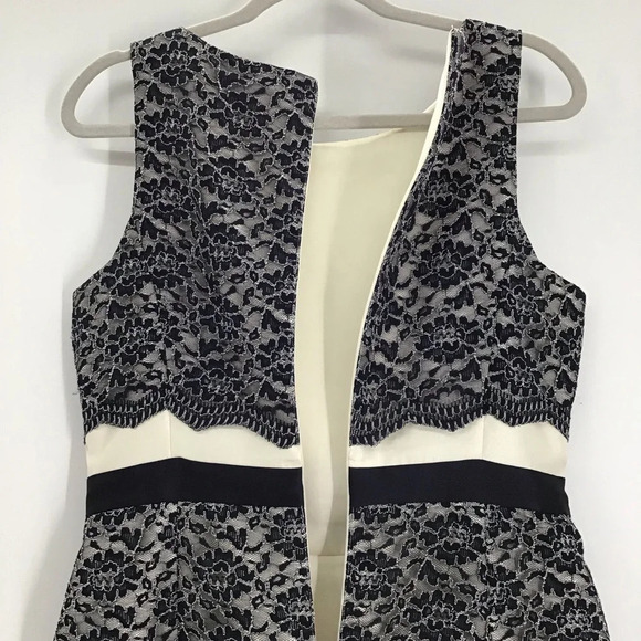 Katherine Kelly Brittany Lace Tiered Fitted Sleeveless Dress Navy/Creme Size 8 - Picture 6 of 9